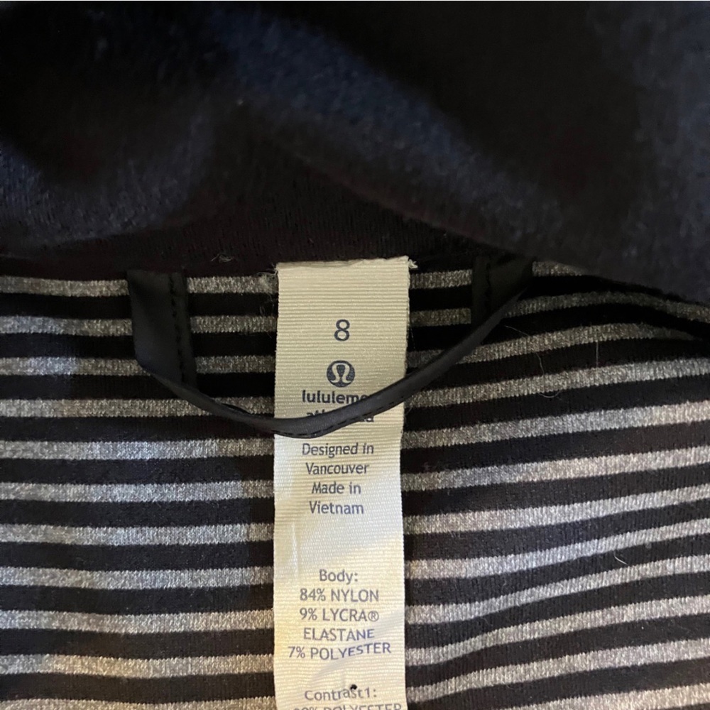 Lululemon hooded vest size - 8 - Picture 4 of 5